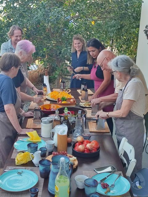 Crete: Cooking classes. Based on Cretan cuisine - Folding dolmadakia and filling zucchini flowers