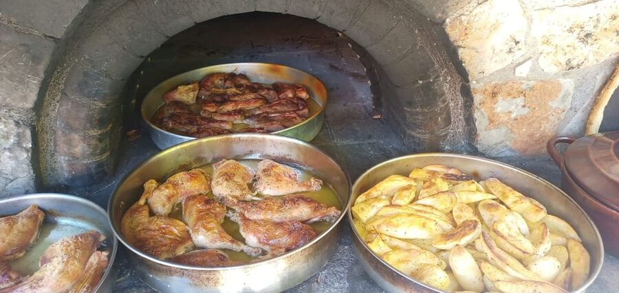 Crete: Sightseeing Day Trip with Cooking Lesson and Lunch - Wood-oven lunch on the plateau