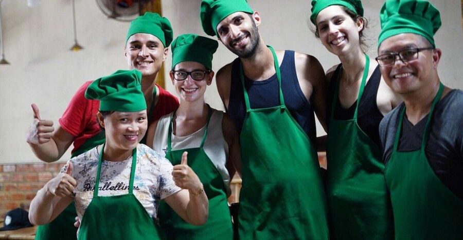 Da Nang: Cooking Class and tasting Pho with Local Girl - Cooking Pho in a Da Nang Home