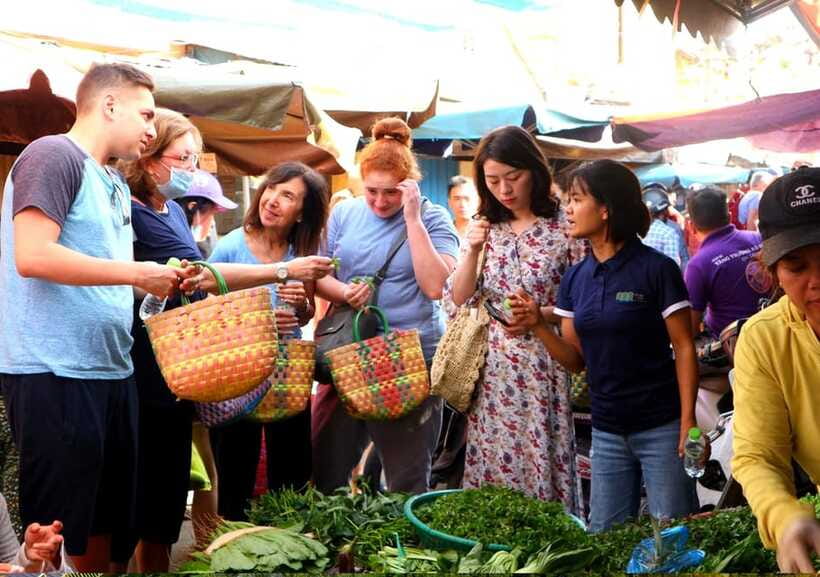 Da Nang/Hoi An: Market Tour, Basket Boat Ride, Cooking Class - Sitting down to eat what you prepared