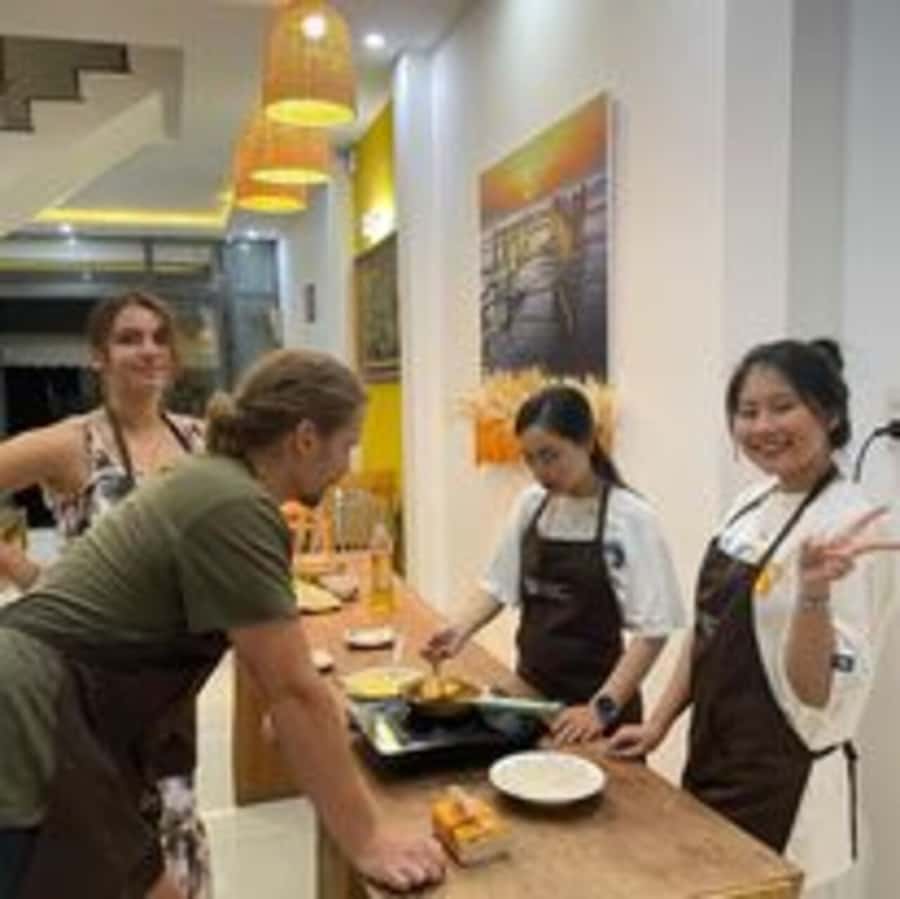 Da Nang: Traditional Cooking Class and Pho with Local Girl - Fried spring rolls, a small lesson in patience