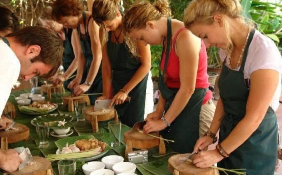 Da Nang: Vegetarian Cooking Class with Janny - Making vegetarian Vietnamese noodles