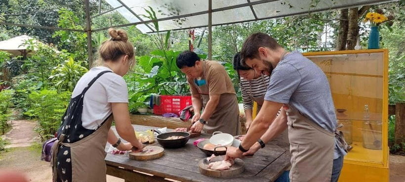 Dalat: Home Cooking Class with Central Market Tour - From preparation to the garden table