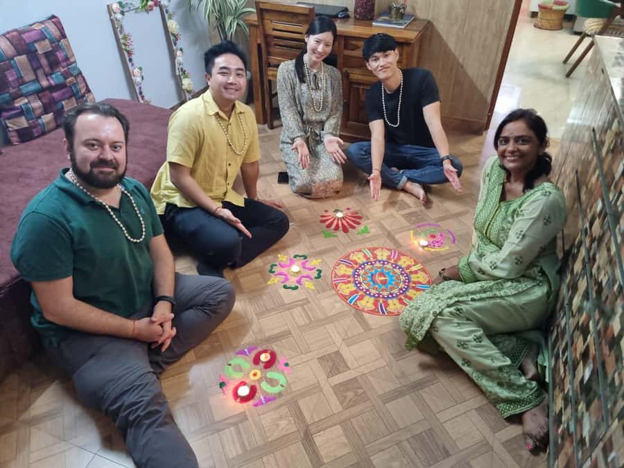 Delhi: AI Cooking Class and Much More in a Local Family Home - The hosts and the communication