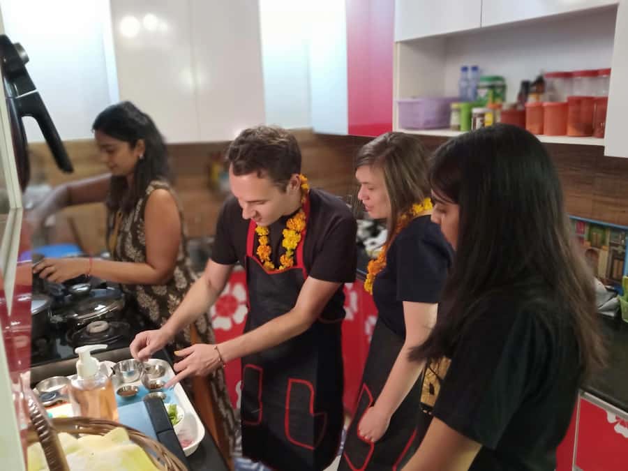 Delhi: AI Cooking Class and Much More in a Local Family Home - Arriving in Dwarka and getting settled