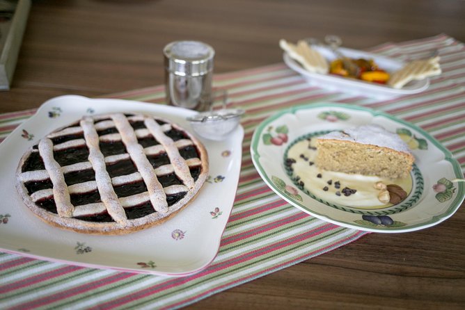 Dining experience at a local's home in Bergamo with show cooking - What the private format means