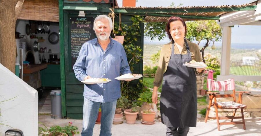 Dining In Rethymno: An Evening Of Cretan Cooking - Why the small group matters
