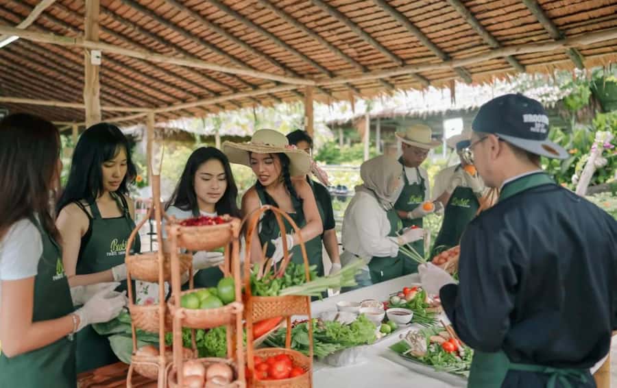 Dinner from cooking class & enjoy local night market - Who will enjoy this experience most