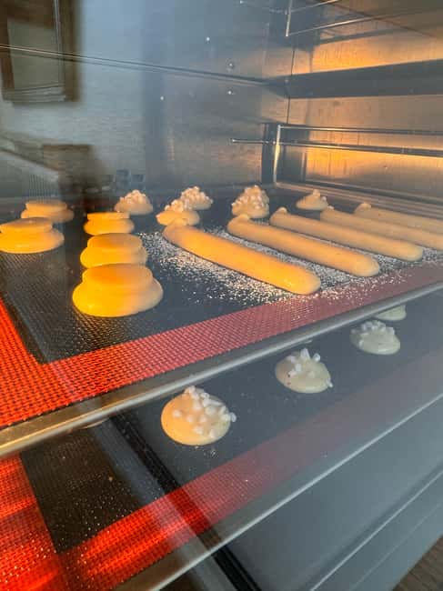 Eclair Baking Class with A Pastry Chef - Shaping éclairs and choux pastries