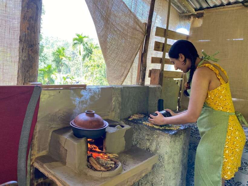 Ella Sri Lanka : Mom's Kitchen Cooking class - A real family kitchen above Ella