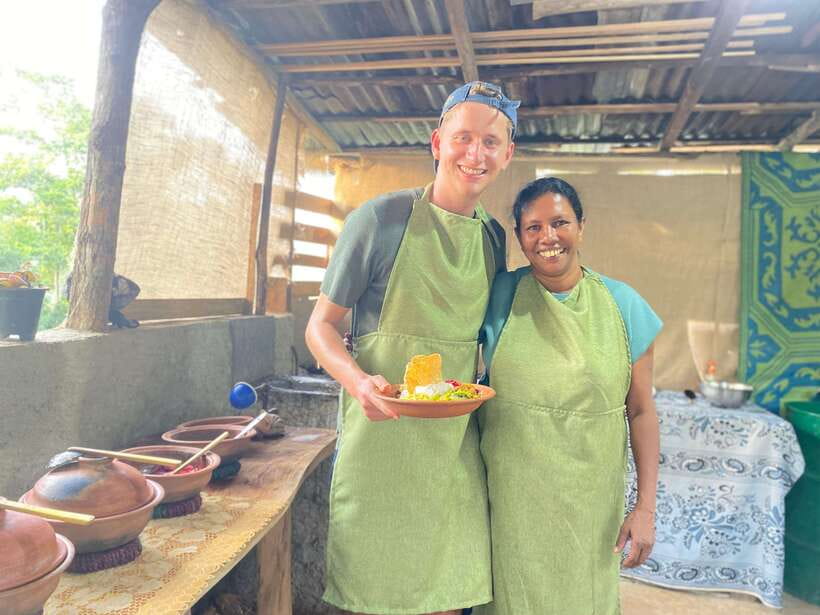 Ella Sri Lanka : Mom's Kitchen Cooking class - The meal at the end is part of the lesson