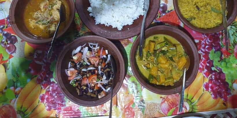 Ella: Sri Lankan Cooking Class with Neranji at Homestay - Choosing your curries, sambol, and roti