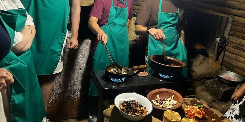 Ella: Traditional Sri Lankan Cooking Class - Sitting down to eat from a banana leaf