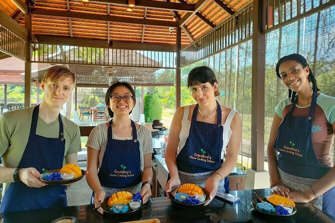 Evening Cooking Class in Traditional Pavilion with Beautiful Garden - Chiang Mai - Making curry paste from scratch