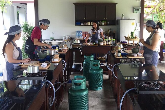 Evening Cooking Class in Traditional Pavilion with Beautiful Garden - Chiang Mai - Who will enjoy this evening most?