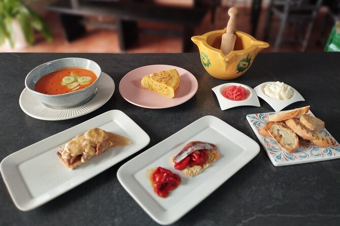 Evening Spanish Tapas Cooking Class with Live Guitar Music - Live guitar gives the evening its Alicante finish