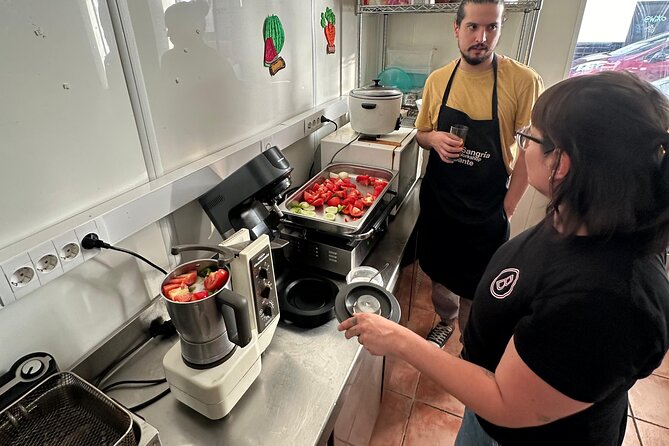 Evening Spanish Tapas Cooking Class with Live Guitar Music - What the teaching is like