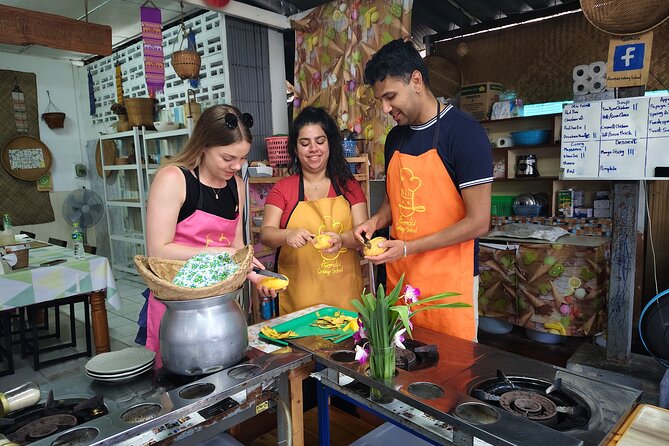 Evening Thai cooking class - The curry paste is the real lesson