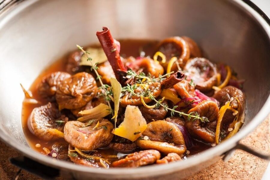 Faro: Learn to cook a Cataplana like a local! - One hour at Faro Municipal Market