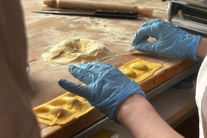 Fettuccine Pasta Cooking Class in Rome City Center - Choosing your sauce at lunchtime