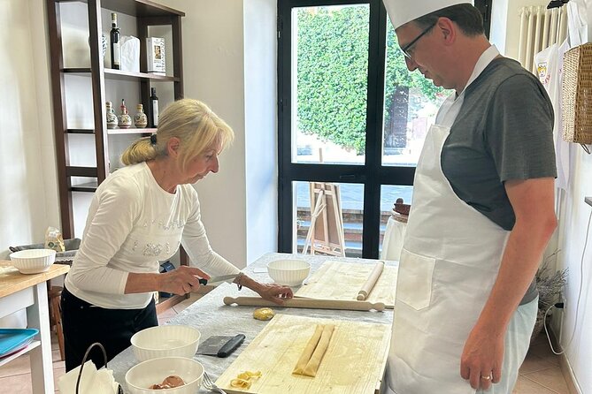 Fettuccine & Ravioli Class in Assisi’s Home-Style Cooking School - Filling and shaping traditional ravioli
