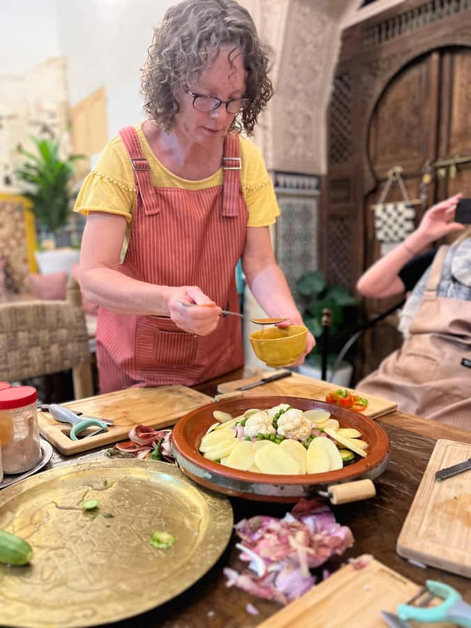 Fez: Souk Tour and Traditional Home Cooking Class - Who should book this experience