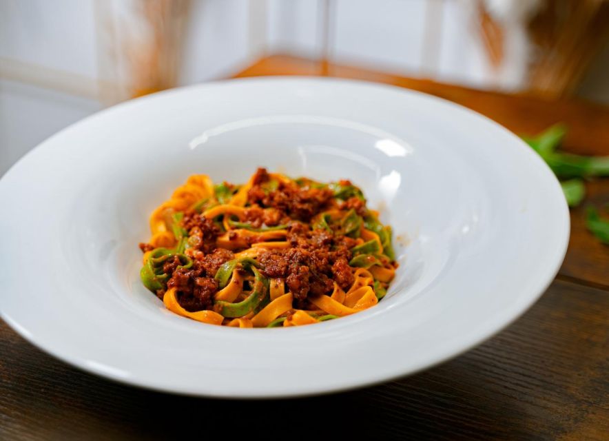Florence: Art of Pasta Cooking Workshop with Food and Wine - Why the small group makes a difference