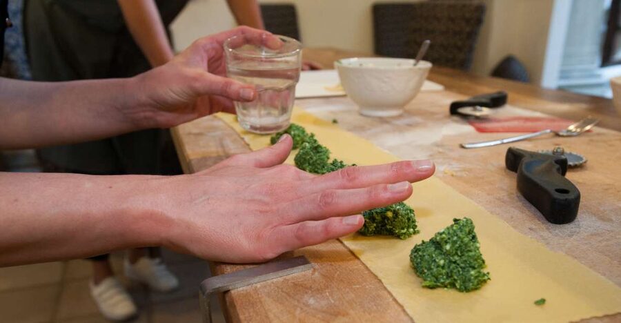 Florence: Authentic Pasta Making Class - Starting by the fountain in Florence