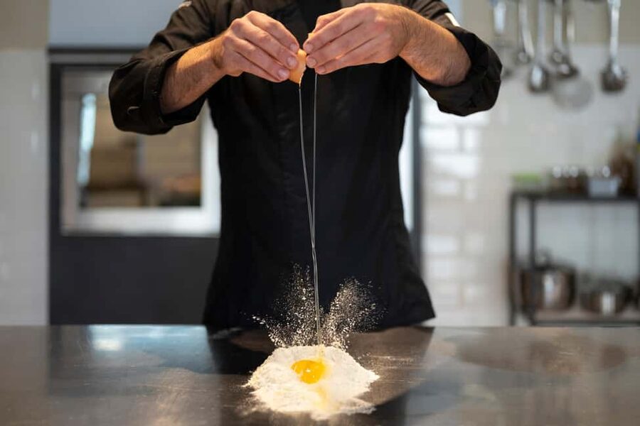 Florence: Highlights Cooking Class with Italian Pastas - Eating what you made in an old Florence room
