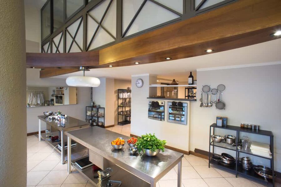 Florence: Highlights Cooking Class with Italian Pastas - Ingredients, equipment, and the working kitchen