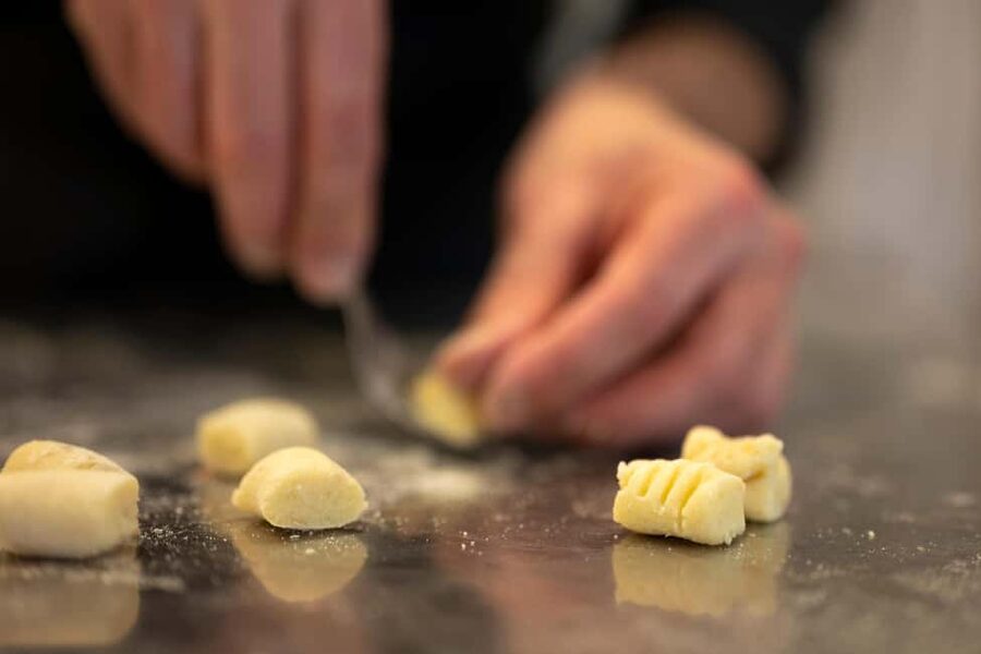 Florence: Highlights Cooking Class with Italian Pastas - Language and group atmosphere