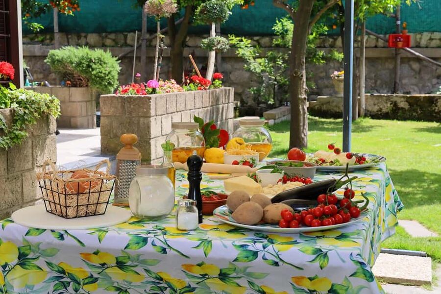 From Sorrento to Meta: cook with a local family and enjoy the garden!! - Making gnocchi alla sorrentina