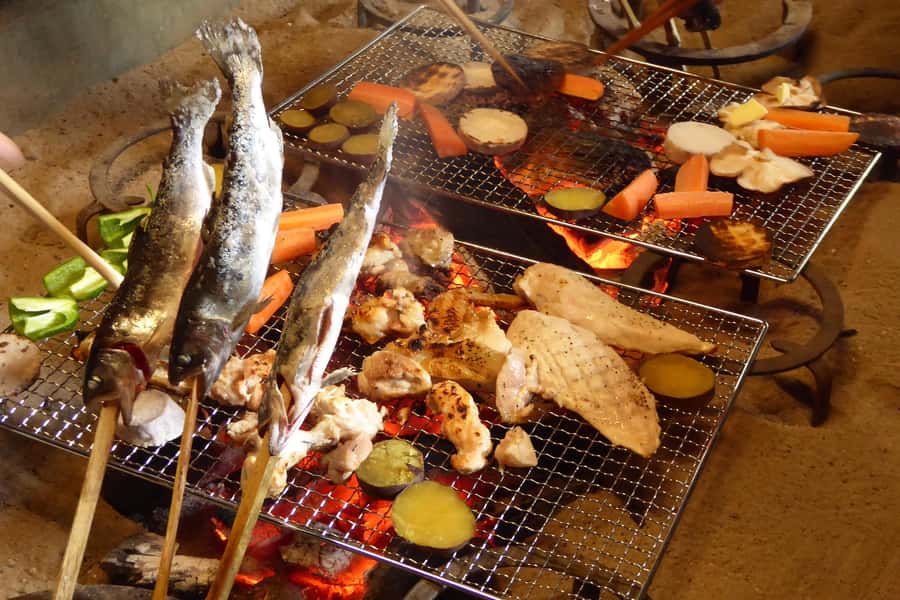 Fujieda: Suisha-mura Traditional Japanese Cooking Experience - Seasonal vegetables around the irori