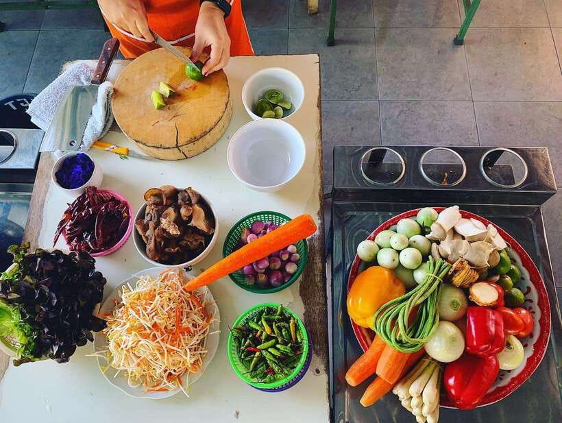 Full Day Thai Cooking Class in Organic Farm and Market - Starting at 9 am with a Chiang Mai market visit