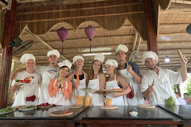 Full Experience Tour: Cooking Class & Basket Boat at Eco-Village - Meeting the Hoang family over welcome drinks