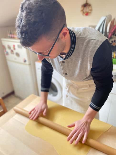 Funny cooking class with chef Antonino - Why the four-person limit matters
