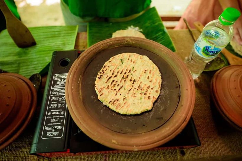 Galle: Sri Lankan Cuisine Cooking Experience - Grinding coconut and rolling roti by hand