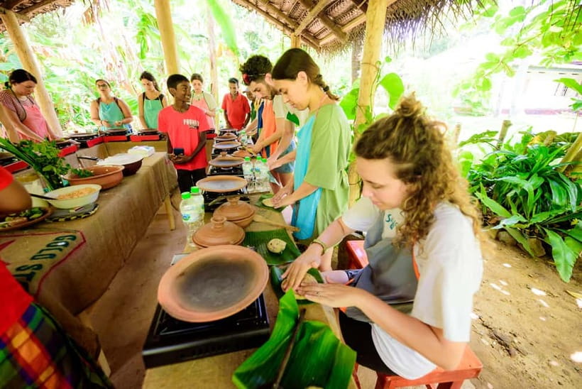 Galle: Sri Lankan Cuisine Cooking Experience - Eating the meal you helped create