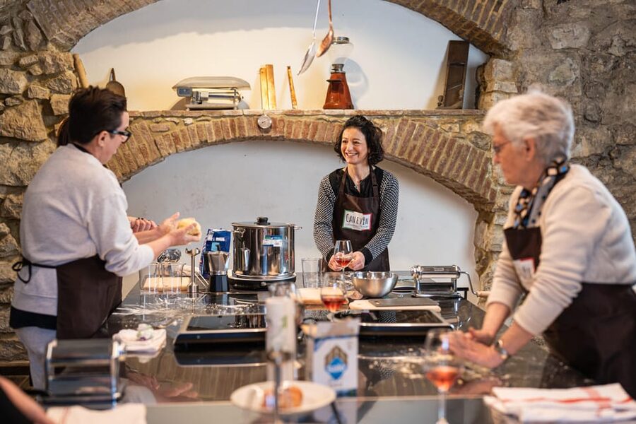 Garda: Cooking Class with Dessert - Meeting the chef and setting up the kitchen