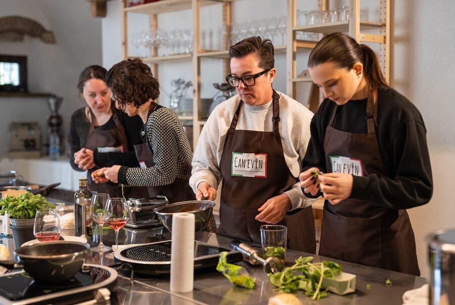 Garda: Cooking Class with Dessert - Finding the wooden door in Garda