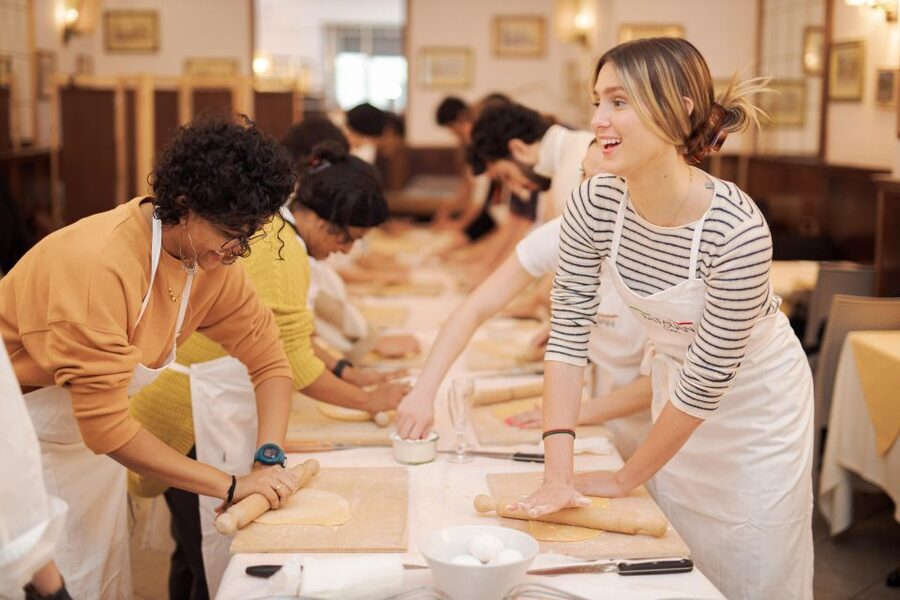 Gelato and Pasta Cooking Class in Rome - Piazza Navona - Guides who keep beginners at ease