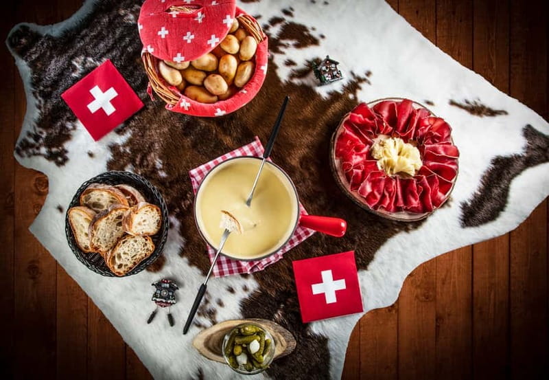 Geneva: City Tour and Fondue Cooking Class, Swiss Folklore - Old Town by mini-train or on foot