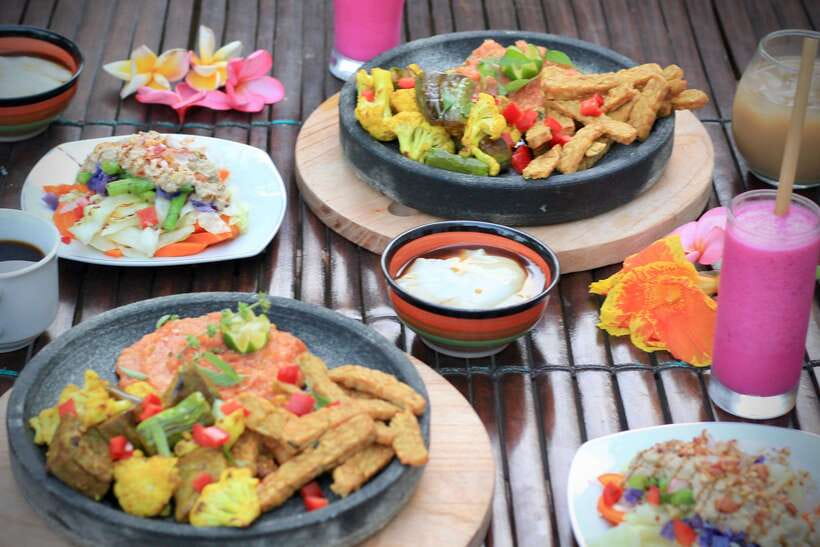 Gili air: Kaktus traditional cooking class - Instructors who make the class feel personal