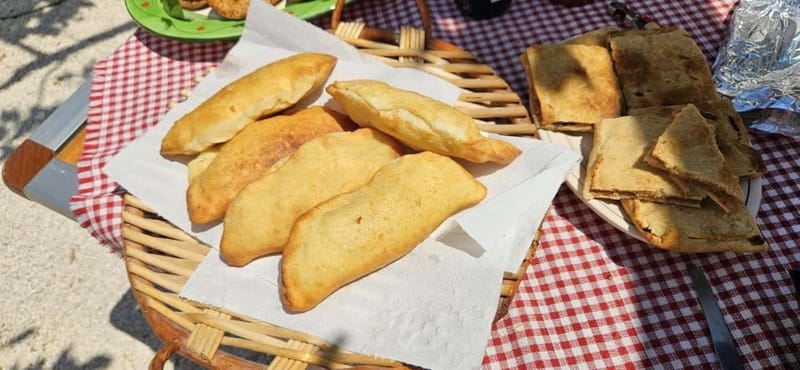 Gioia del Colle: Apulian Cooking Class in a Masseria - What happens at the family table
