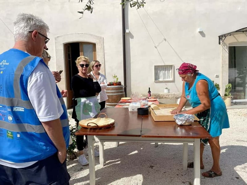 Gioia del Colle: Apulian Cooking Class in a Masseria - The family hosts make the difference