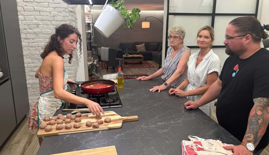 Gnocchi & Meatballs | Cooking class & dinner at my place - What the small group means for your evening