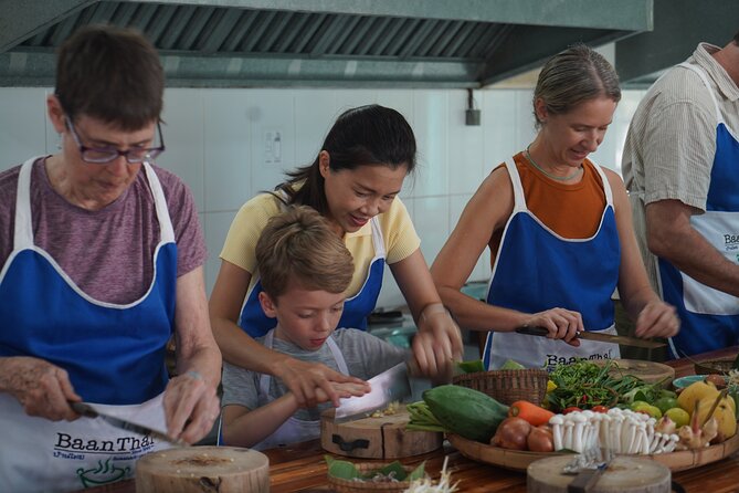 Half Day Guided Thai Cooking Class in Chiang Mai - Choosing dishes such as Pad Thai and Khao Soi