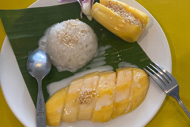 Half day Thai cooking Class + Market tour+Garden tour - A quick but useful stop at Mae Somchit Kata Fresh Market