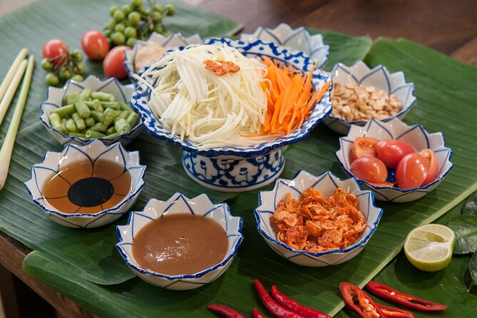 Hands-on Thai Cooking Class & Market Tour in Sukhumvit - April, Peach, and the teaching style