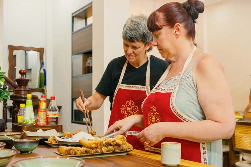 Hanoi Cooking Class: Market Tour, Free Recipe & Beverages - Pickup, luggage, and practical details